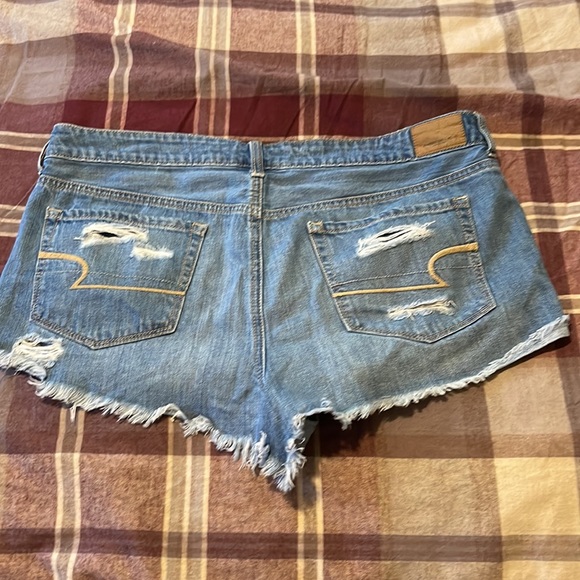 Shorts - Picture 2 of 3